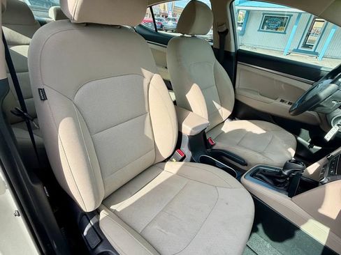 Used 2017 Hyundai Elantra SE FWD image 14