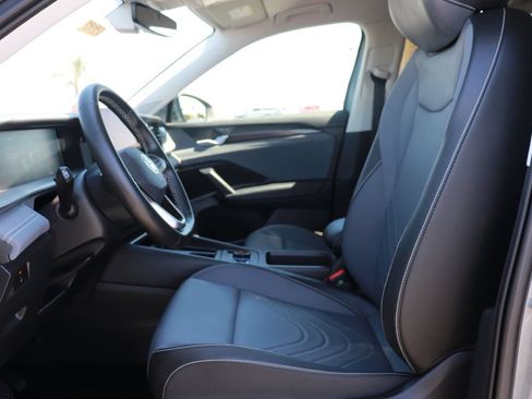 Used 2026 Volkswagen Tiguan SE FWD image 10