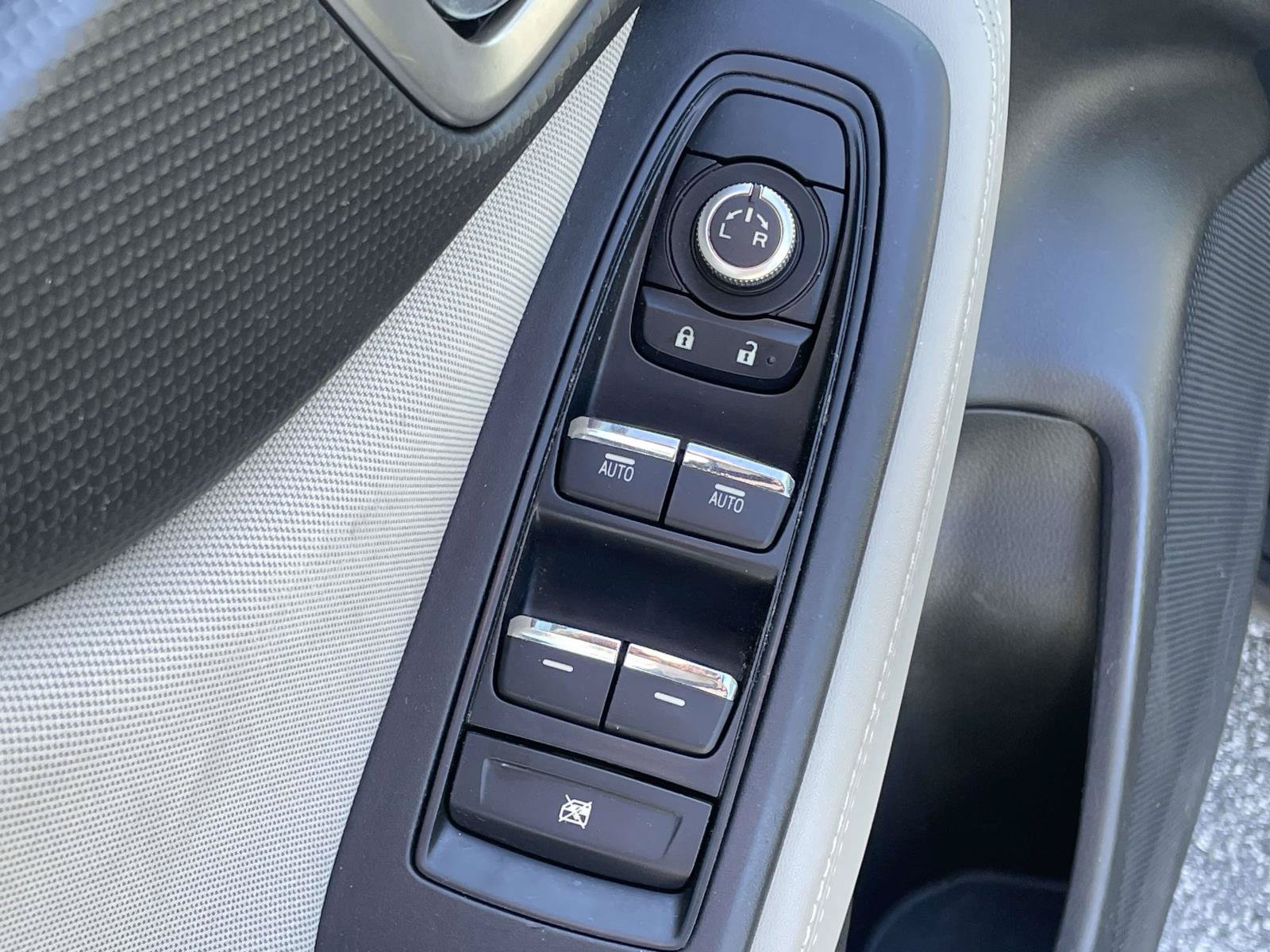 Used 2019 Subaru Forester Premium AWD/4WD image 6