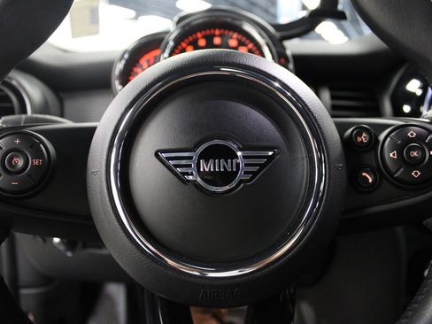 Used 2019 MINI Cooper 4-Door Hardtop image 21