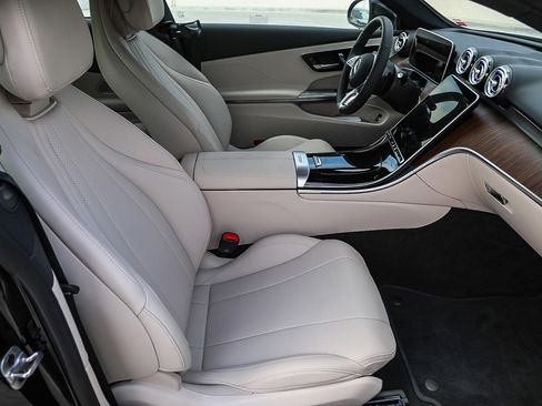Used 2025 Mercedes-Benz CLE 300 4MATIC Coupe image 17