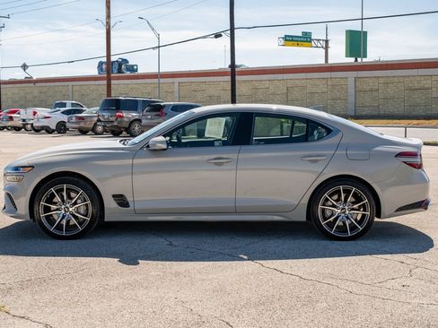 Used 2025 Genesis G70 2.5T image 6