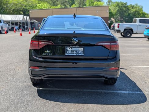 Used 2024 Volkswagen Jetta Sport image 8