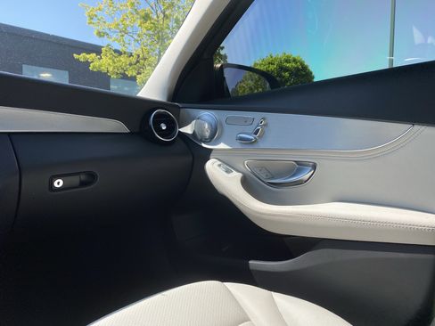 Used 2016 Mercedes-Benz C 300 4MATIC Sedan image 24