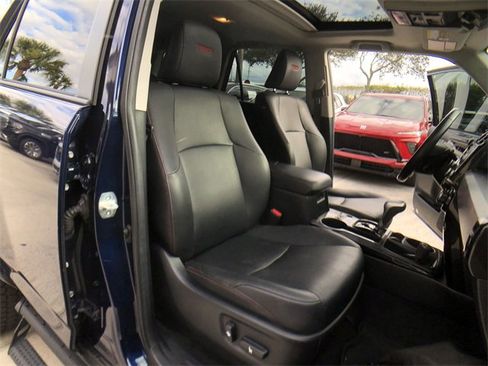 Used 2020 Toyota 4Runner TRD Off-Road Premium image 32
