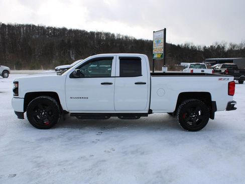 Used 2017 Chevrolet Silverado 1500 LT w/ Redline Edition image 2