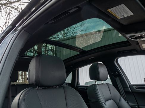 Certified 2025 Porsche Macan AWD/4WD image 38