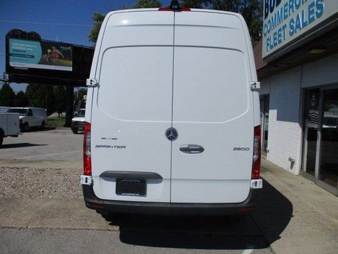 Used 2025 Mercedes-Benz Sprinter 2500 image 7