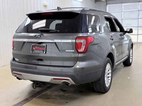 Used 2017 Ford Explorer XLT w/ Equipment Group 202A FWD image 5