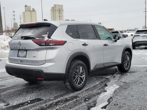 Used 2024 Nissan Rogue S image 2