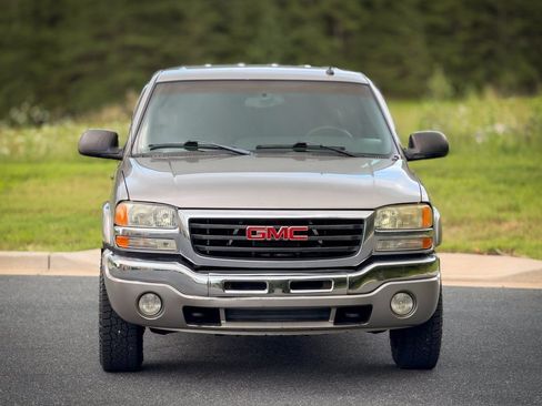 Used 2003 GMC Sierra 1500 SLT w/ SLT Preferred Equipment Group AWD/4WD image 3