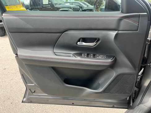 Used 2026 Nissan Kicks SR FWD image 10