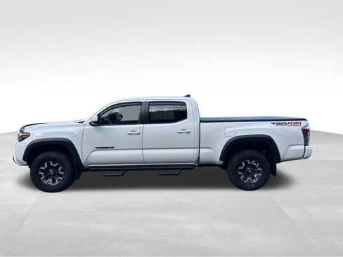Certified 2022 Toyota Tacoma TRD Off-Road w/ Technology Package AWD/4WD image 3