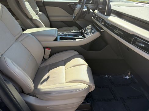 Used 2022 Lincoln Aviator Reserve w/ Equipment Group 201A image 12