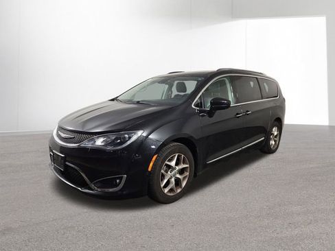 Used 2017 Chrysler Pacifica Touring-L Plus w/ Advanced Safetytec Group image 2