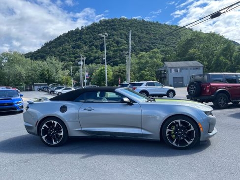 Used 2023 Chevrolet Camaro LT RWD image 5