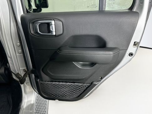 Used 2023 Jeep Wrangler Unlimited Sahara AWD/4WD image 28