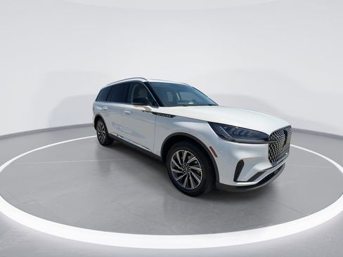 New 2026 Lincoln Aviator AWD image 3