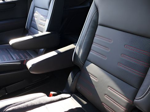 Used 2025 GMC Yukon AT4 Ultimate AWD/4WD image 16