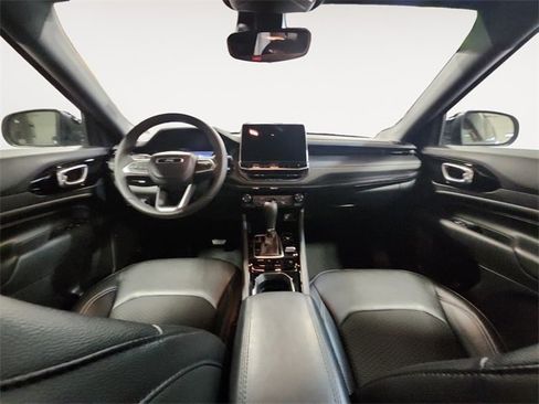 Used 2024 Jeep Compass Latitude w/ Altitude Special Edition image 10