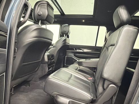 Used 2023 Jeep Wagoneer 4WD w/ Premium Group I image 18