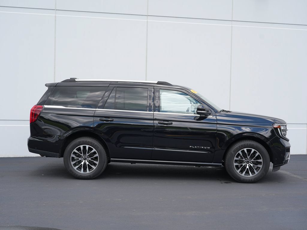 Used 2025 Ford Expedition Platinum AWD/4WD image 2