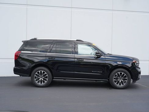Used 2025 Ford Expedition Platinum AWD/4WD image 2