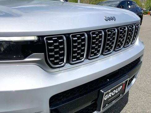 Used 2023 Jeep Grand Cherokee L Summit w/ Luxury Tech Group V AWD/4WD image 43