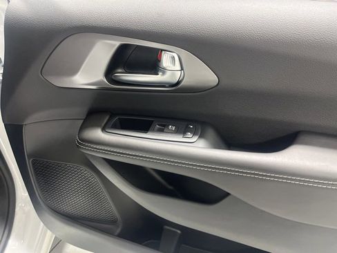 New 2026 Chrysler Pacifica Select image 22