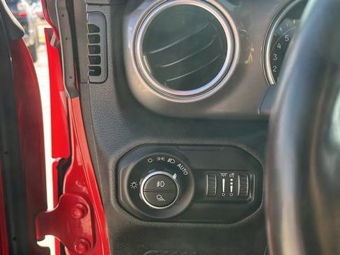 Used 2021 Jeep Gladiator Overland w/ Uconnect 4C Nav & Sound Group AWD/4WD image 8