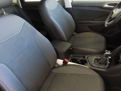 New 2026 Volkswagen Taos SE FWD image 27