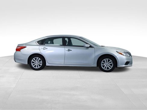 Used 2016 Nissan Altima 2.5 S w/ Power Driver Seat Package FWD image 12