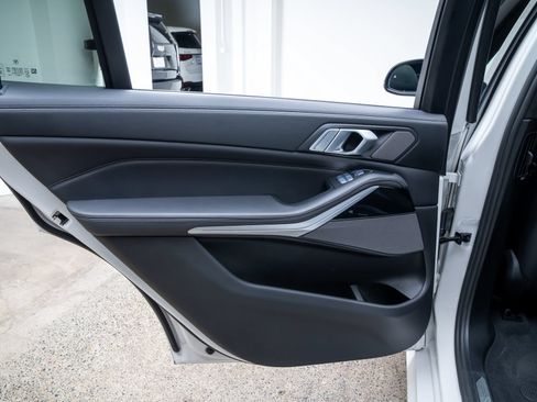 Used 2021 BMW ALPINA XB7 AWD/4WD image 24