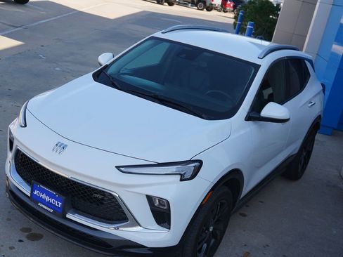 Used 2024 Buick Encore GX Sport Touring image 12