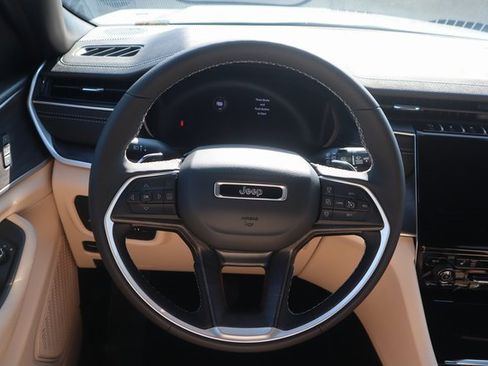 New 2025 Jeep Grand Cherokee Limited image 4