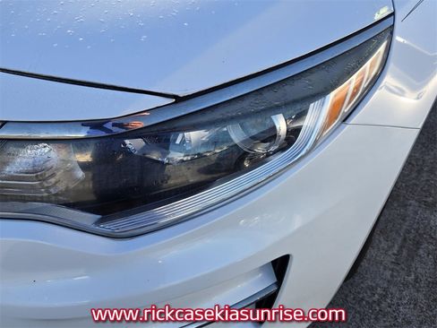 Used 2017 Kia Optima LX image 11