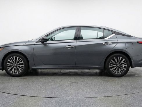 Used 2025 Nissan Altima 2.5 SV FWD image 5