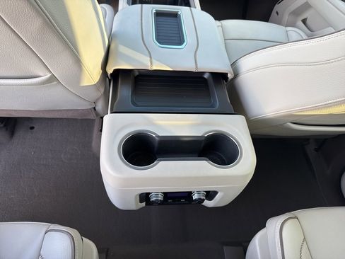 Used 2023 GMC Yukon XL Denali image 18