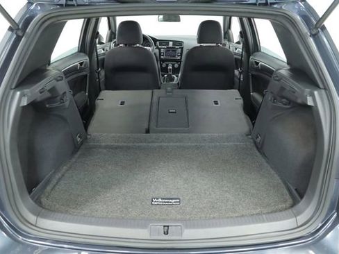 Used 2019 Volkswagen Golf 4-Door image 33