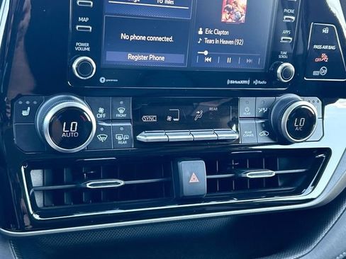 Used 2021 Toyota Highlander XLE image 37