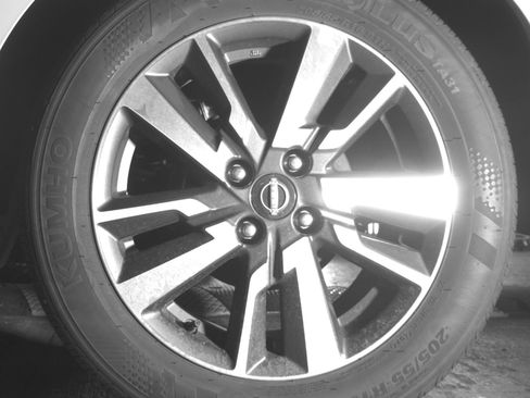 Used 2025 Nissan Versa SV image 14