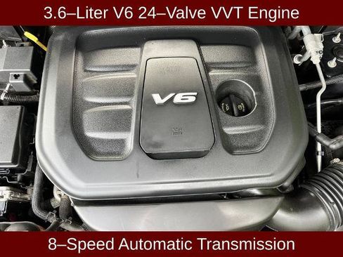 Used 2018 Jeep Grand Cherokee Laredo AWD/4WD image 3