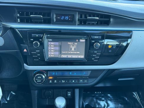 Used 2014 Toyota Corolla LE image 24