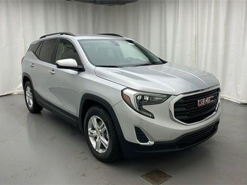 Used 2021 GMC Terrain SLE w/ Driver Convenience Package image 2