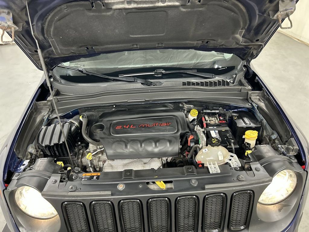 Used 2017 Jeep Renegade Altitude AWD/4WD image 23