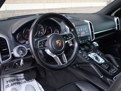 Used 2018 Porsche Cayenne AWD/4WD image 16