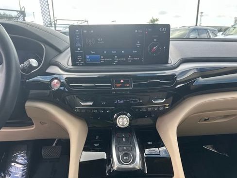 Used 2025 Acura MDX SH-AWD w/ Technology Package image 22