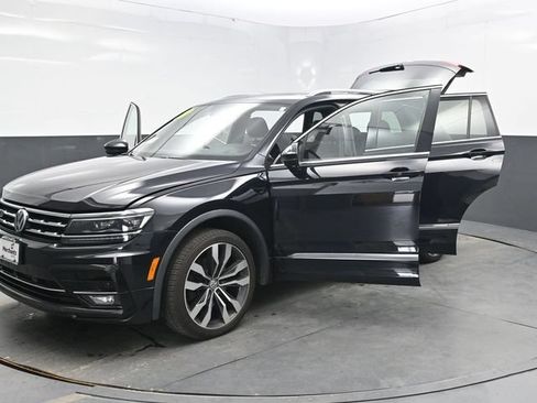 Used 2020 Volkswagen Tiguan SEL Premium R-Line w/ 3rd Row Seat Package AWD/4WD image 44