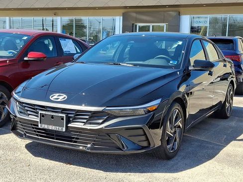 Certified 2025 Hyundai Elantra Sport image 1