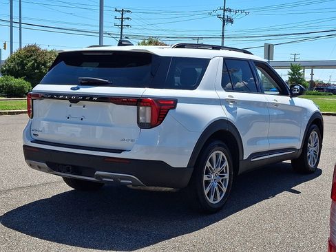 Used 2025 Ford Explorer Active w/ Active Comfort Package AWD/4WD image 11